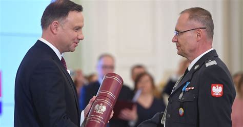 Pi Ciu Nowych Genera W Prezydent Duda Wr Czy Nominacje Dziennik Pl