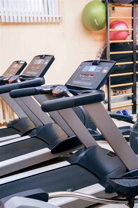 Treadmill for bad knees: 9 Best ways I used it optimally
