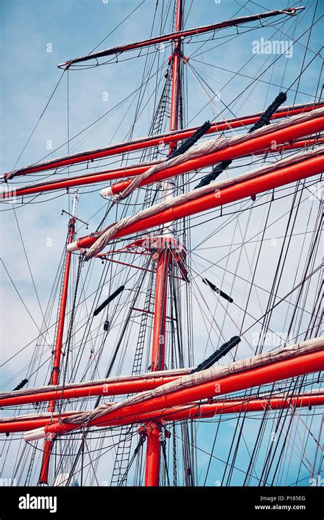 Old Sailing Ship Mast Hi Res Stock Photography And Images Alamy