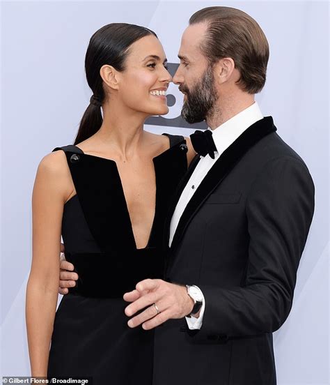 Sag Awards 2019 Joseph Fiennes Gazes At Wife Maria Dolores Dieguez Daily Mail Online