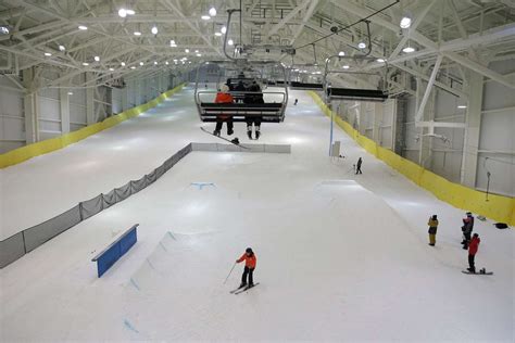 American Dream Mall Reopens Its Indoor Ski Slope | PEOPLE.com