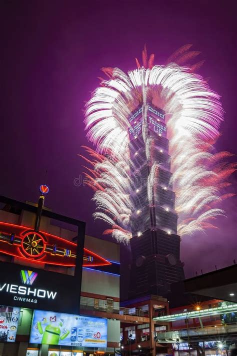 New Year S Eve Fireworks Of The Famous Taipei 101 Building Editorial