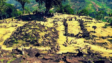 Gunung Padang Situs Megalitikum Terbesar Di Asia Tenggara LIBURAN