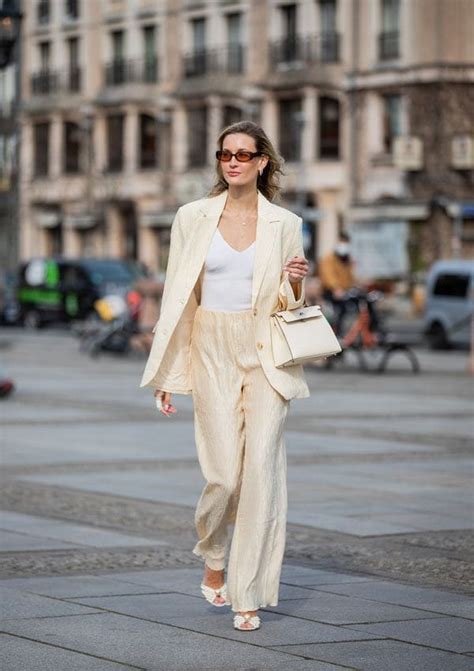 Trucos Para Combinar Los Clásicos Pantalones Beige En 11 Looks