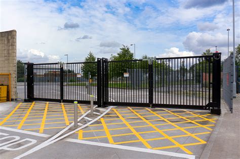 Bifold Gate Installation Sdg Uk Yorkshire