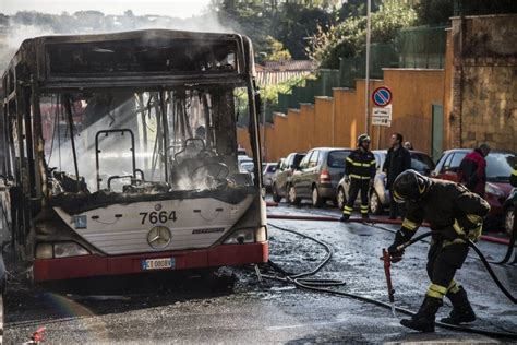 Autobus Atac Due Anni Di Fiamme E Paura La Repubblica