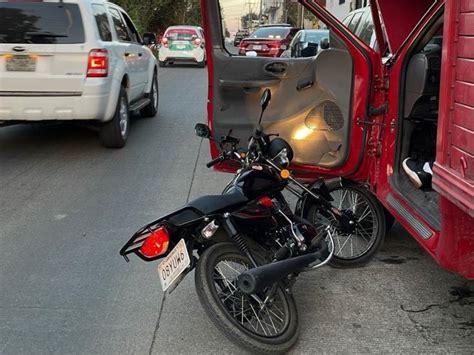 Motociclista Choca Contra Camioneta En Colonia De Xalapa