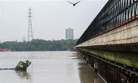 Delhi Flood दिल्ली में फिर से बाढ़ का खतरा यमुना ख़तरे के निशान से ऊपर सरकार ने जारी किया