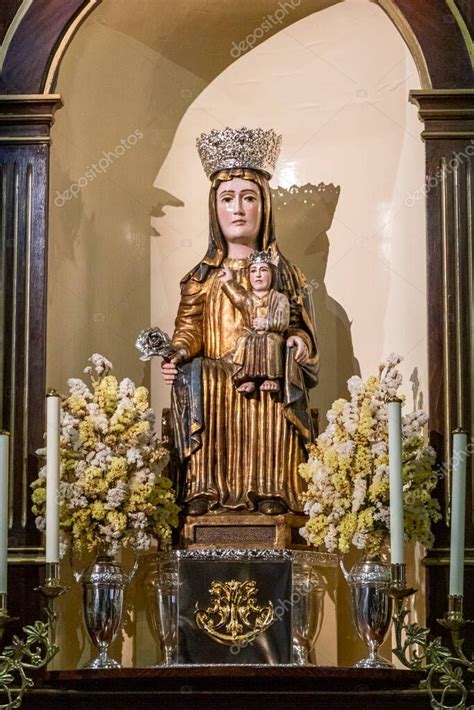 Buitrago Del Lozoya Espa A Escultura De La Virgen De Las Flores