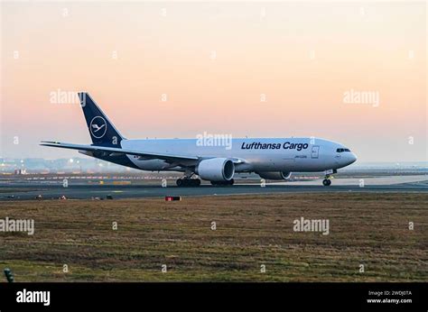 Flugzeug Am Frankfurter Flughafen Flughafen Fraport D Alfh Lufthansa