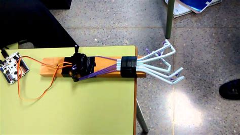 3º ESO Mano robótica movida por dos servos y arduino BQ YouTube