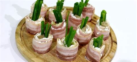 Холодные закуски из красной рыбы, фаршированной сельди, с сыром и в лаваше