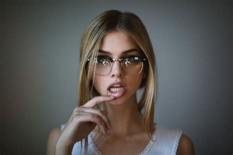 Wallpaper Model Long Hair Blonde Women With Glasses 2560x1534 Wallpapermaniac 1209540