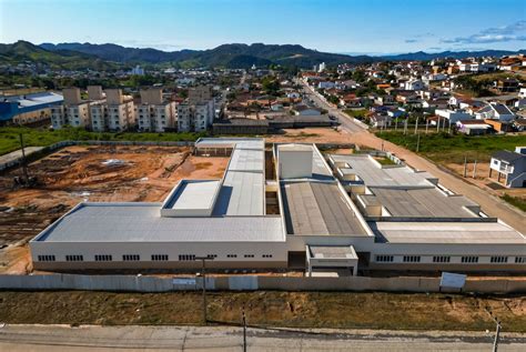 Come Ar A Constru O De Muro E Passeio P Blico Padronizado No Complexo