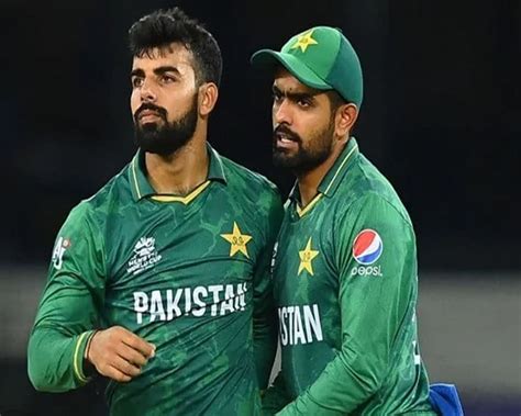 Shadab S All Round Show Helps Pakistan Stay Alive In T20 World Cup