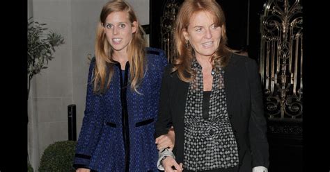 Princesse Beatrice Et Sarah Ferguson D Ner M Re Fille Et Sourires