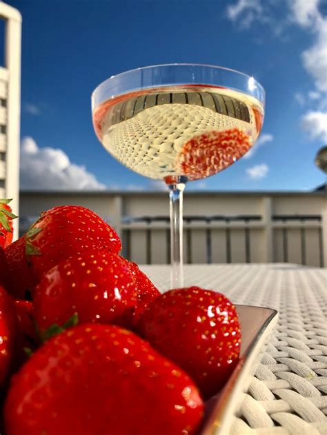 🍓🍾🍓