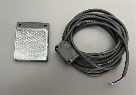 KEYENCE PHOTOELECTRIC SENSOR PZ G61P Square Retro Reflective PNP 40