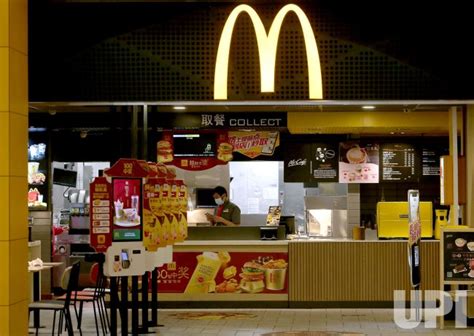 Photo An Empty Mcdonalds Remains Open In Beijing China