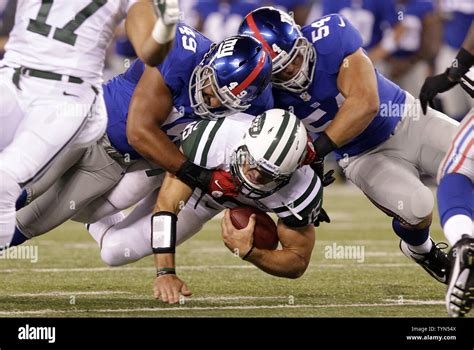 york jets tim tebow  hit   york giants spencer paysinger