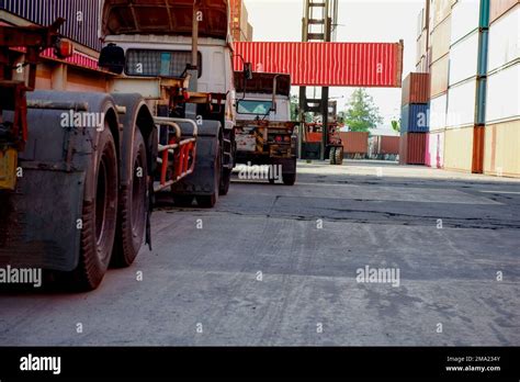 Shipping Container On Lorry Hi Res Stock Photography And Images Alamy