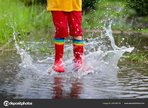 Kid Playing Out Rain Children Umbrella Rain Boots Play Outdoors — Stock