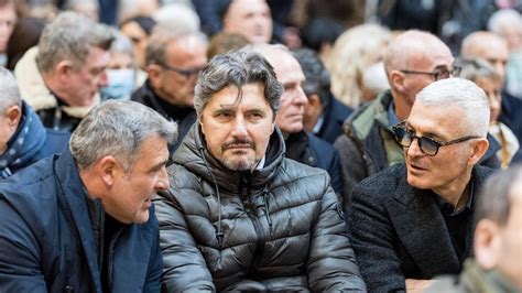 Messa Per Gianluca Vialli A Cremona In Chiesa Tante Vecchie Glorie Del