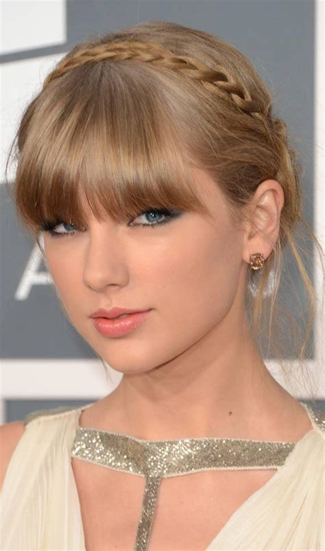 10 Stunning Taylor Swift Updo Hairstyles