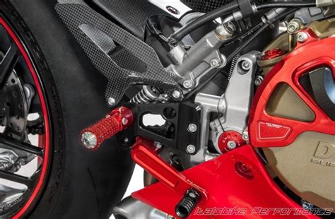 CNC Racing Fußrastenanlage für Ducati Panigale 899 1199 1299