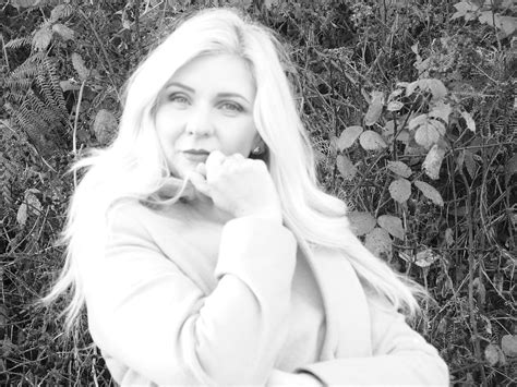 The Snow Queen 100mm At 1200s Picture Mode Monotone Pur Flickr