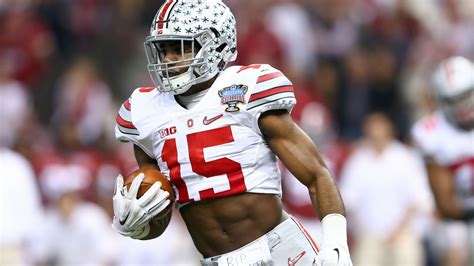 Ezekiel Elliott Rocks A Crop Top Suit At The Nfl Draft Daily Snark