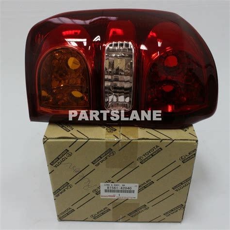 81561 42040 Toyota OEM Genuine LENS BODY REAR COMBINATION LAMP LH