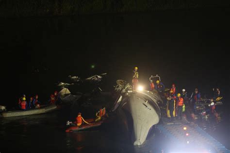 Schianto Dell Aereo Transasia Salgono A Le Vittime Foto