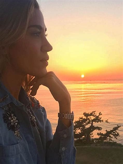 Naturaleza malla súper cavada y una foto muy hot el viaje de Jimena Barón a Japón con Marley