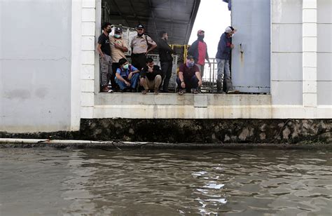 Pasca Gerhana Bulan Kawasan Muara Baru Terendam Banjir Rob