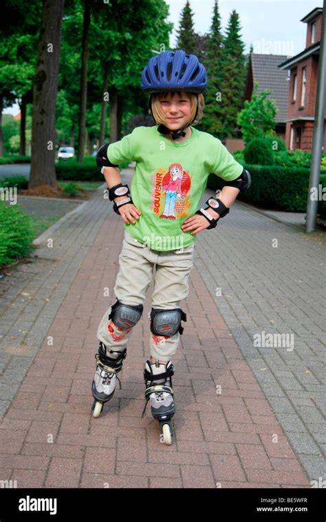 Girl With Inline Skates 5 Years Is Protected By A Helmet And Arm And