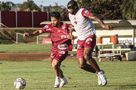 Alesson Aposta Em Entrosamento Para Ataque Do Vila Deslanchar Vila