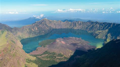 10 Potret Gunung Rinjani Titik Tertinggi Di NTB