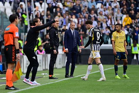 Vlahovic multato dalla Juve dopo l espulsione col Genoa pagherà il 5