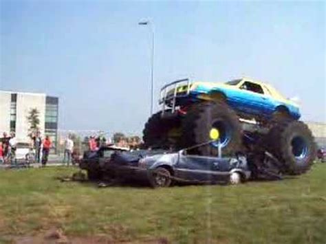 Monster Truck Stunt - YouTube