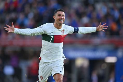 Cristiano Ronaldo nun net değeri ve maaşı nedir Turk Love