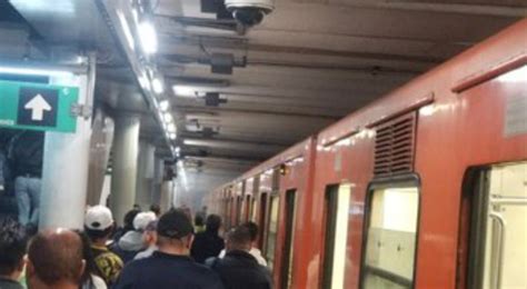 Metro De La Cdmx Ahora Desalojan Tren En La L Nea Por Corto Circuito