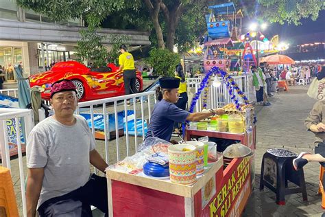 Saat Pedagang Kerak Telor Bayar Rp Juta Untuk Jualan Di Jakarta Fair