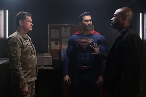 Superman And Lois Season Four Cw Cuts Seven Series Regulars Michael Cudlitz Promoted To Regular