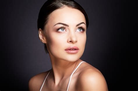 Premium Photo Beauty Concept Head And Shoulders Portrait Of Beautiful Model With Nude Make Up