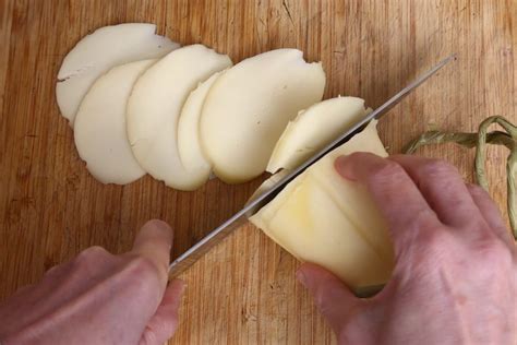 Rotolo Di Patate Con Speck E Provola La Ricetta Golosa E Dal Cuore Filante