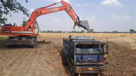 Jcb Daewoo 170W3 Fully Loading Mud In Truck Jcb And Dumper Truck