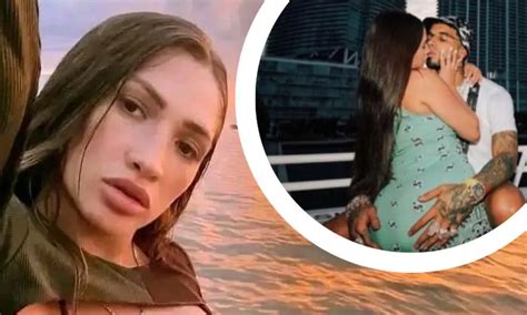 Venezolana Y Viajera As Es Laury Saavedra La Nueva Novia De Anuel Aa