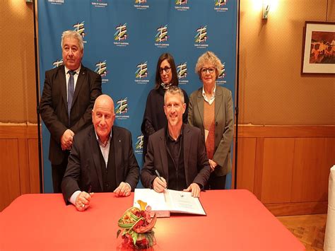 Signature Du Contrat Local D Quipement Avec Le Conseil D Partemental