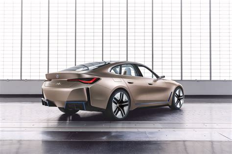 BMW Concept i4 antecipa novo elétrico para 2021